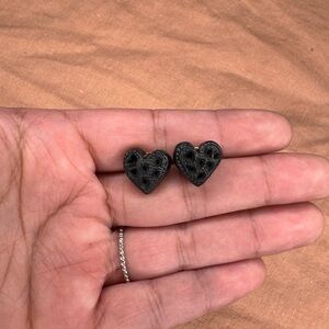 Black Heart Stud Earrings‎